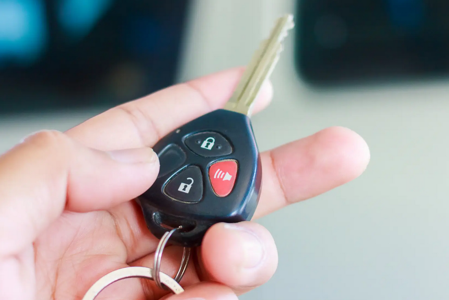 خدمة فتح السيارات المغلقة في أبو ظبي : أسرع الحلول